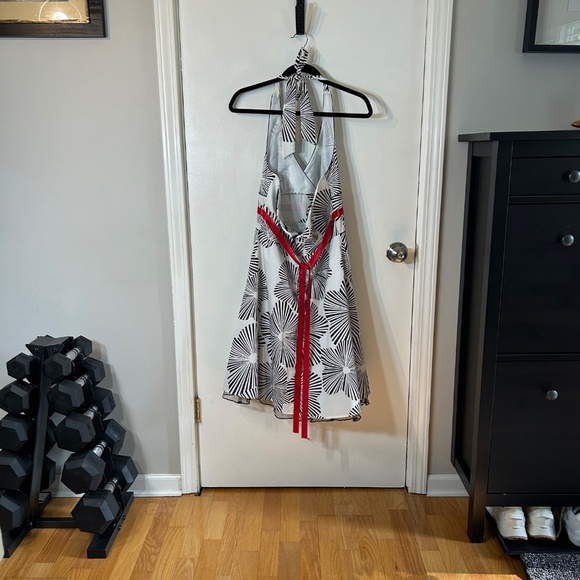 Black and White print halter dress - Picture 2 of 13